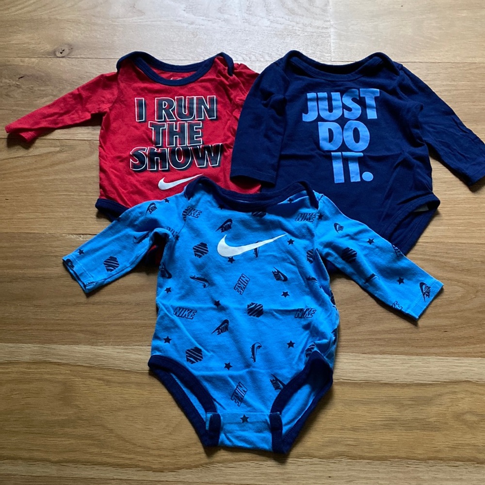 Nike 3 pack long sleeve bodysuits